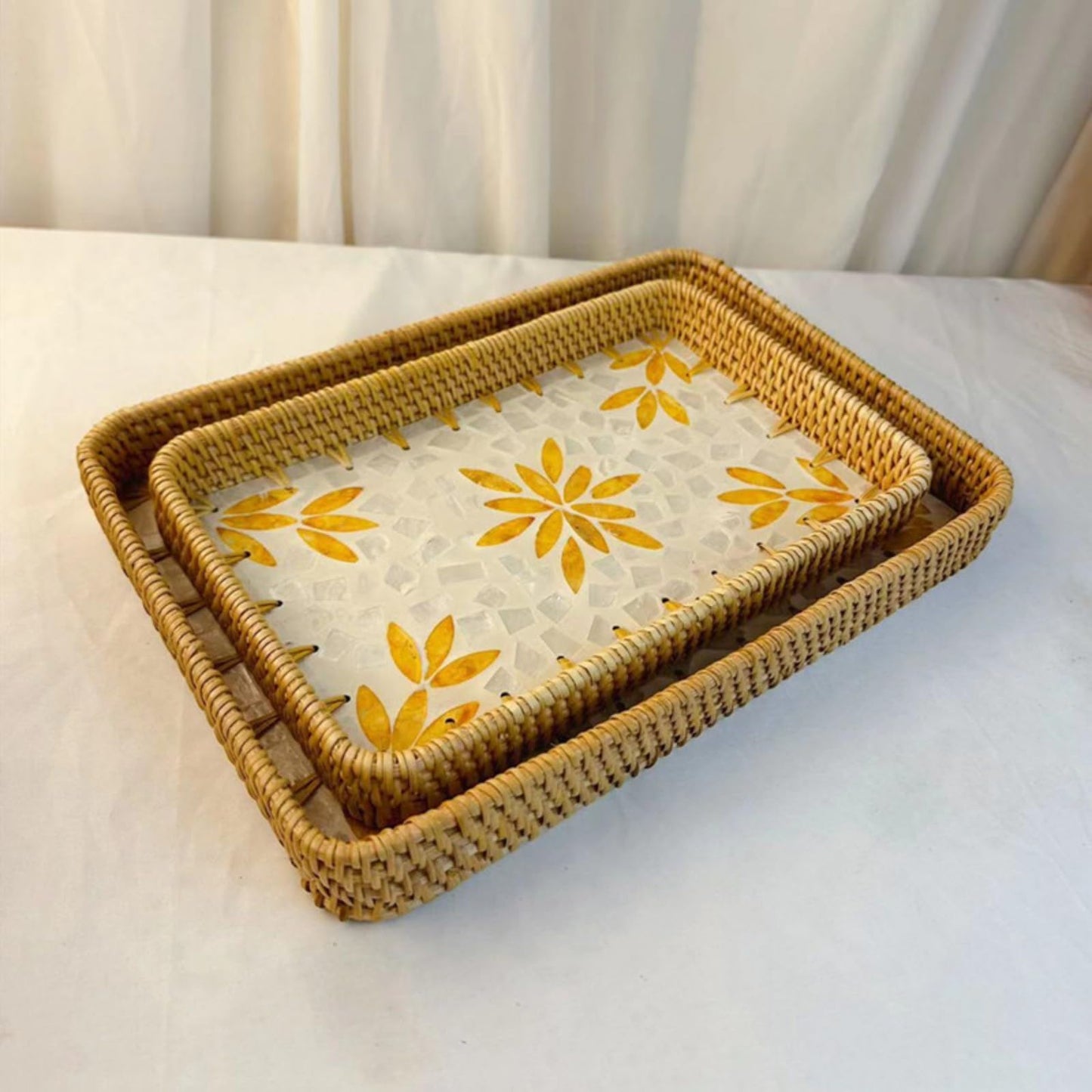 Rattan Tray, Tray Inlaid with Mother of Pearl, Decorative Table Trays for Storing and Organizing Fruits and Snacks at Home (2-Piece Set)