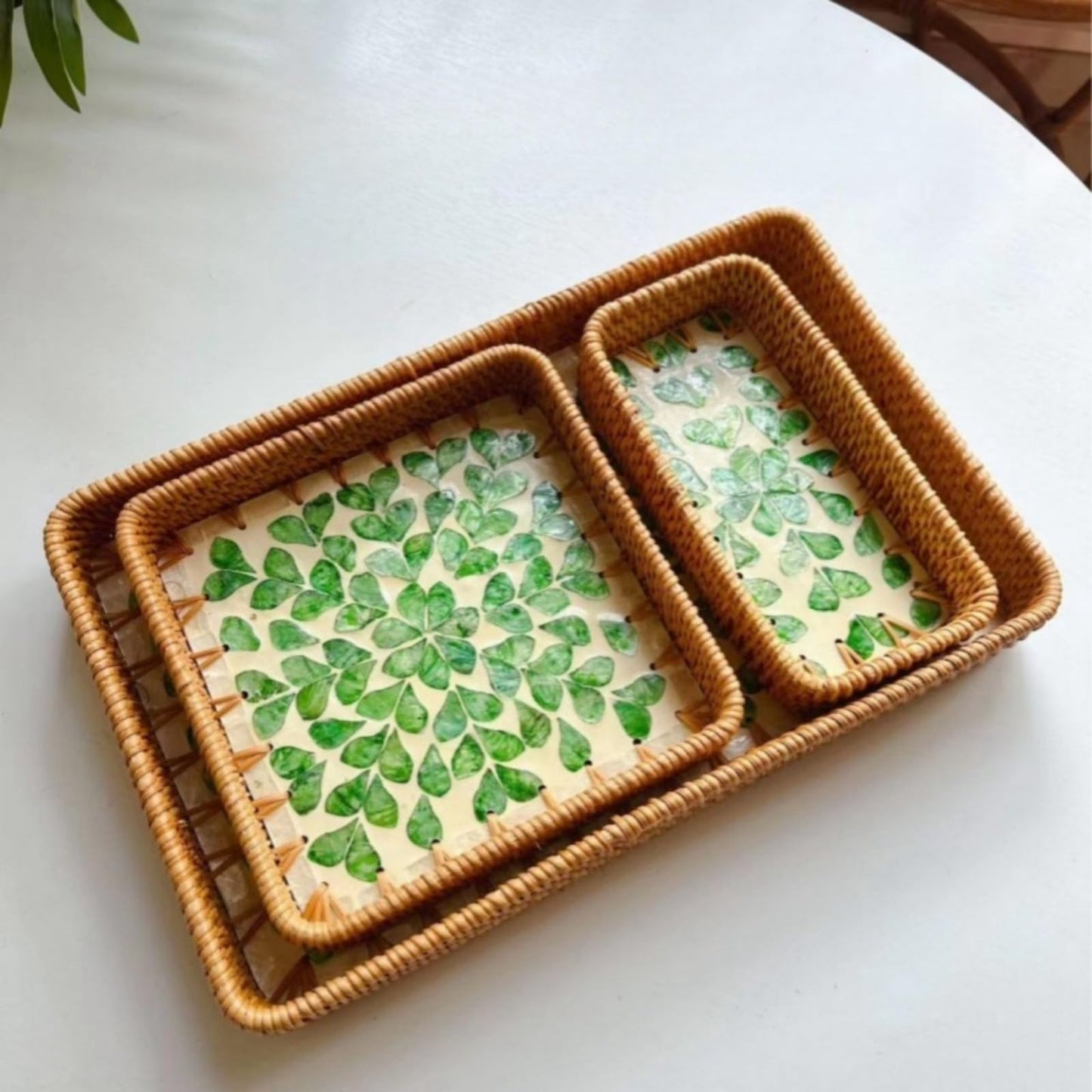 Rattan Tray, Tray Inlaid with Mother of Pearl, Decorative Table Trays for Storing and Organizing Fruits and Snacks at Home (2-Piece Set)