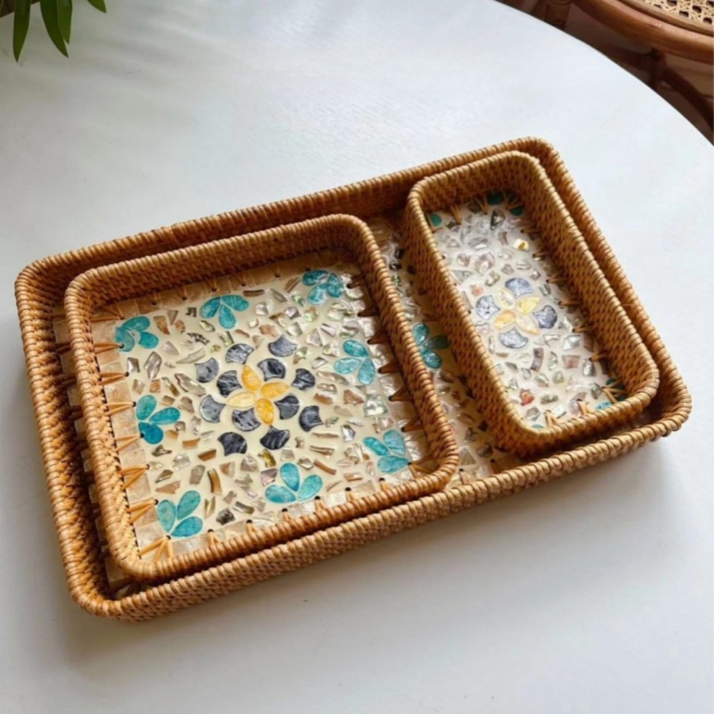 Rattan Tray, Tray Inlaid with Mother of Pearl, Decorative Table Trays for Storing and Organizing Fruits and Snacks at Home (2-Piece Set)