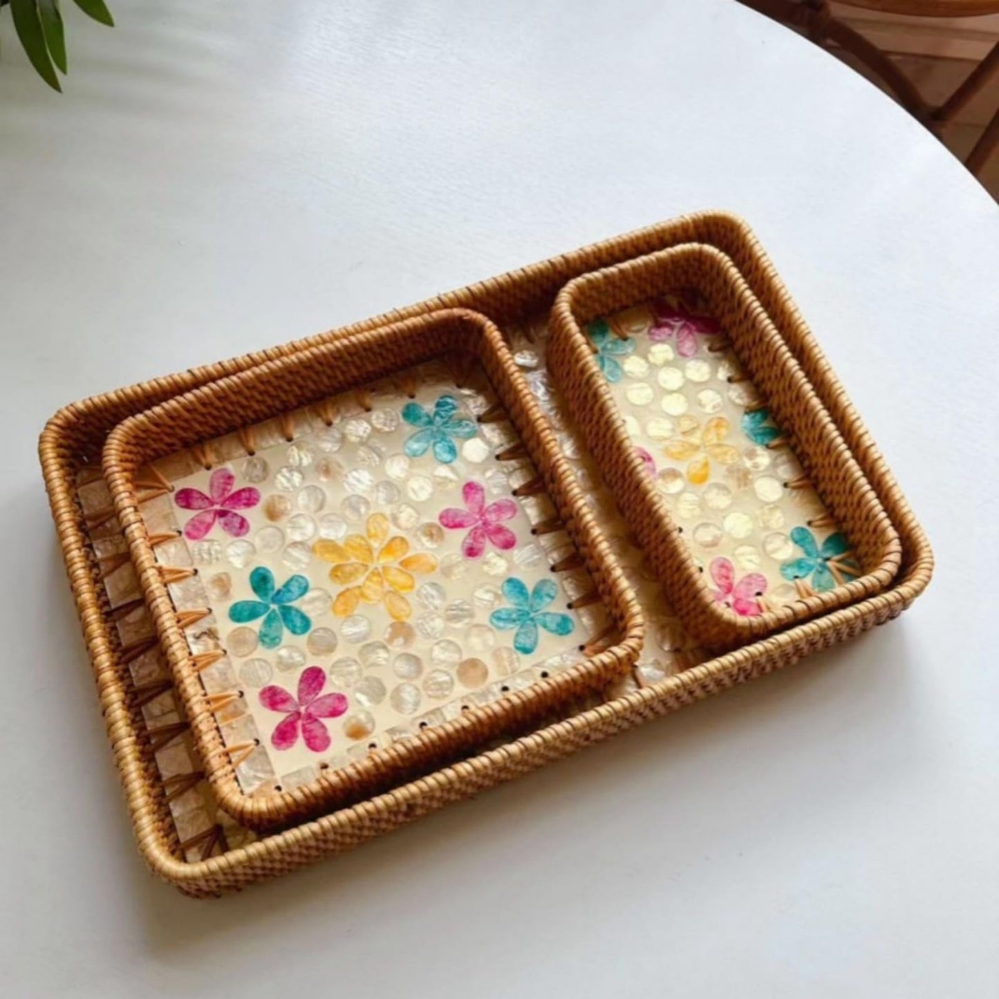 Rattan Tray, Tray Inlaid with Mother of Pearl, Decorative Table Trays for Storing and Organizing Fruits and Snacks at Home (2-Piece Set)