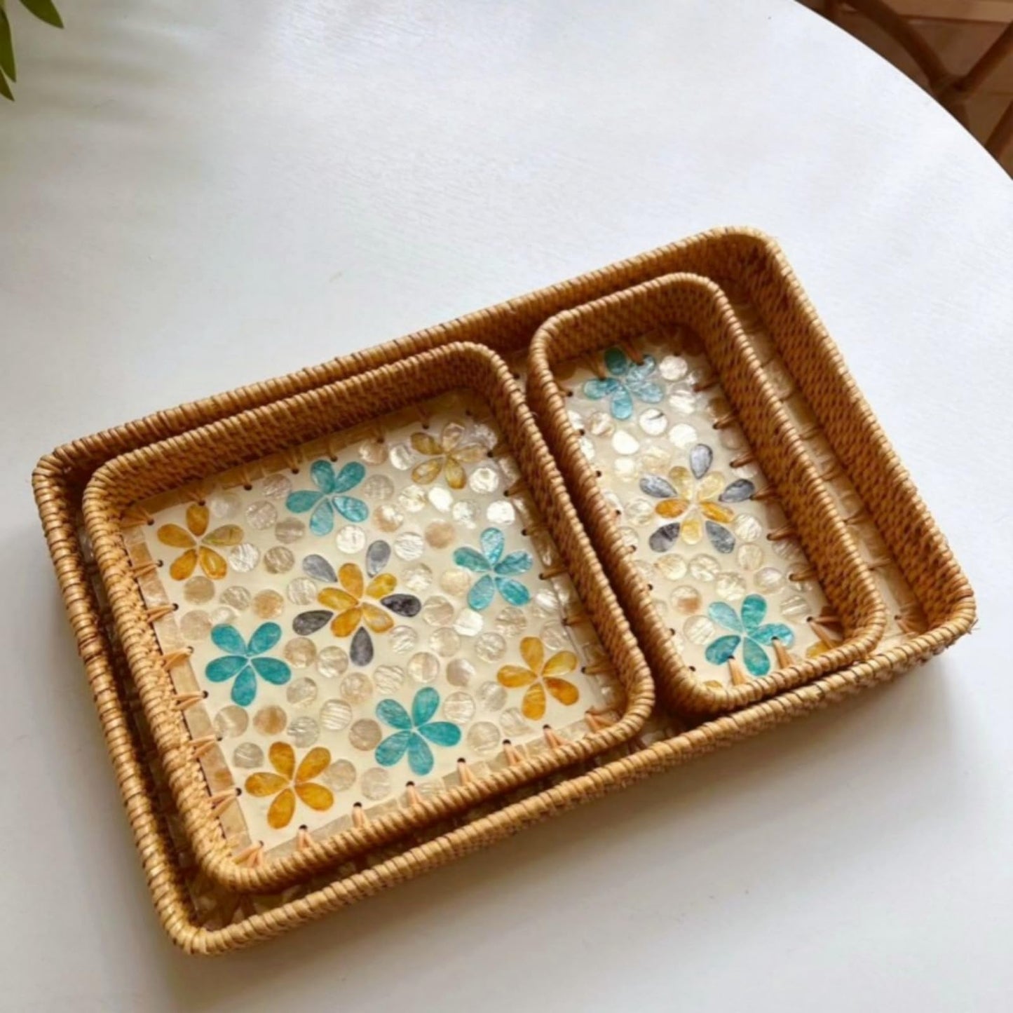 Rattan Tray, Tray Inlaid with Mother of Pearl, Decorative Table Trays for Storing and Organizing Fruits and Snacks at Home (2-Piece Set)